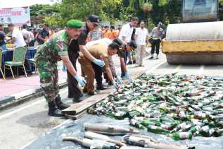 Polres Inhu Musnahkan Ribuan Botol Miras dan Knalpot Brong