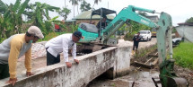 Antisipasi Banjir Musim Hujan Tiba, DLH Rohil Normalisasi Sungai dan Parit