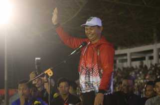 Wabup Menyapa & Berikan Semangat Kepada Atlet Rohul Saat Parade Defile Kontingen Porprov X Riau