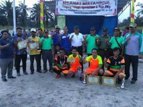 Penutupan Turnamen Sepak Bola  HUT Kedatangan Transmigrasi ke - XXXI oleh Wakil Bupati Siak