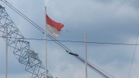 Diduga Abaikan Lambang Negara, PT ACS Mitra PT PHR Di Minas Ini Pasang Bendera Merah Putih Yang Sudah Robek