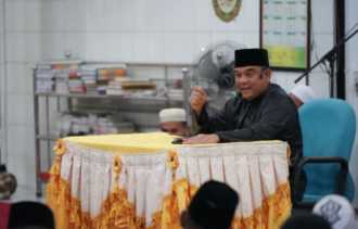 Wagub Riau Ajak Ummat Muslim Untuk Membiasakan Diri Sholat Berjamaah 