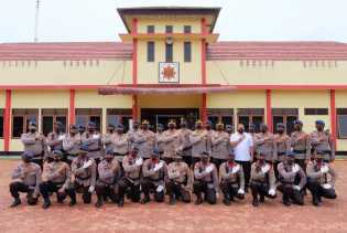 Kunjungi Mako Sat Brimob Batalyon B Rohil, Irjen Moh Iqbal Tekankan Disiplin dan Sinergi Bersama TNI