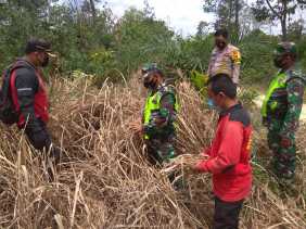 Serda Sugiarto Ajak Masyarakat Binaannya di Kampung Muara Kelantan Patroli Karhutla Dan Cek Kanal