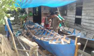 Juprianto merangkul Kelompok Nelayan Menyulap Drum Bekas Menjadi Sebuah Perahu