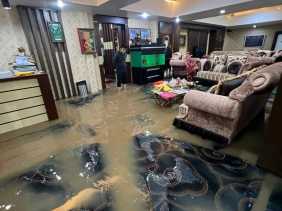 Banjir Musiman, Kediaman Bupati Inhil HM WARDAN Pun Tak Luput Dari Genangan