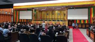 Hearing Komisi III DPRD Pekanbaru dengan Ratusan Guru Honorer