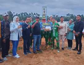 Tutup Open Turnamen Karang Taruna Cup I, Ketua PSSI Rohul Berikan Apresiasi