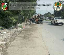 DLHK Pekanbaru Bersihkan 10 Titik Tumpukan Sampah di Tuah Madani