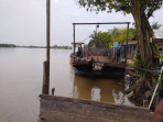 Diduga Tak Miliki Izin, Tongkang Pengangkut Buah Sawit Dan CPO Bebas Berlabuh Ditepian Sungai Indragiri