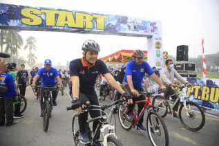 H Alfedri Lepas Peserta Fun Bike Untuk Masyarakat Siak