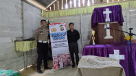 Giat Minggu Kasih, Personil Polsek Kemuning Sambangi Jemaat Gereja HKBP Dusun Masad Lakukan Cooling System