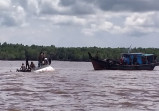 HM Wardan Bupati Inhil Langsung Berikan Intruksi Upaya Penyelamatan Korban Speedboat Evelyn Calisca di Sungai Guntung
