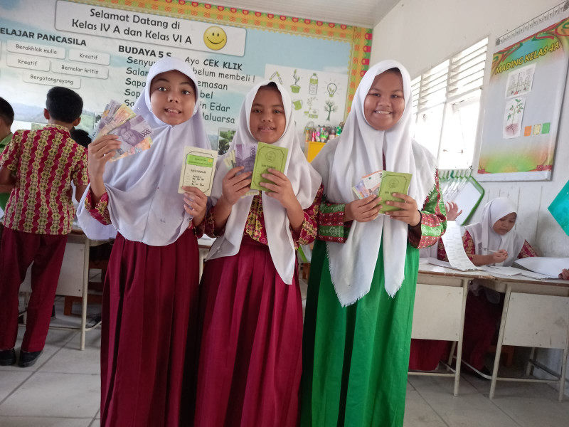 Bank Jatah' PHR Ajak Siswa SD Nabung Minyak Jelantah, Bisa Capai Rp 1 Juta Per Bulan