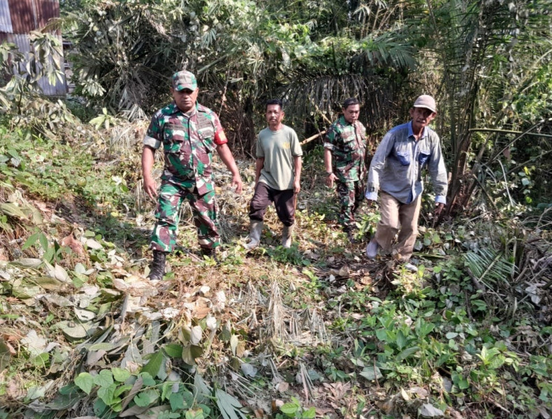 Babinsa Sertu Venus L, Rutin Ajak Warga Binaannya di Perawang Barat Bersama Tim Patroli Gabungan Guna Antisipasi Karhutla