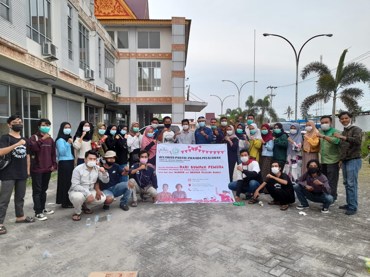 Peringati Sumpah Pemuda, HIPMAWAN & Relawan Pantau Bagi-bagi Masker & Brosur Pilkada Damai
