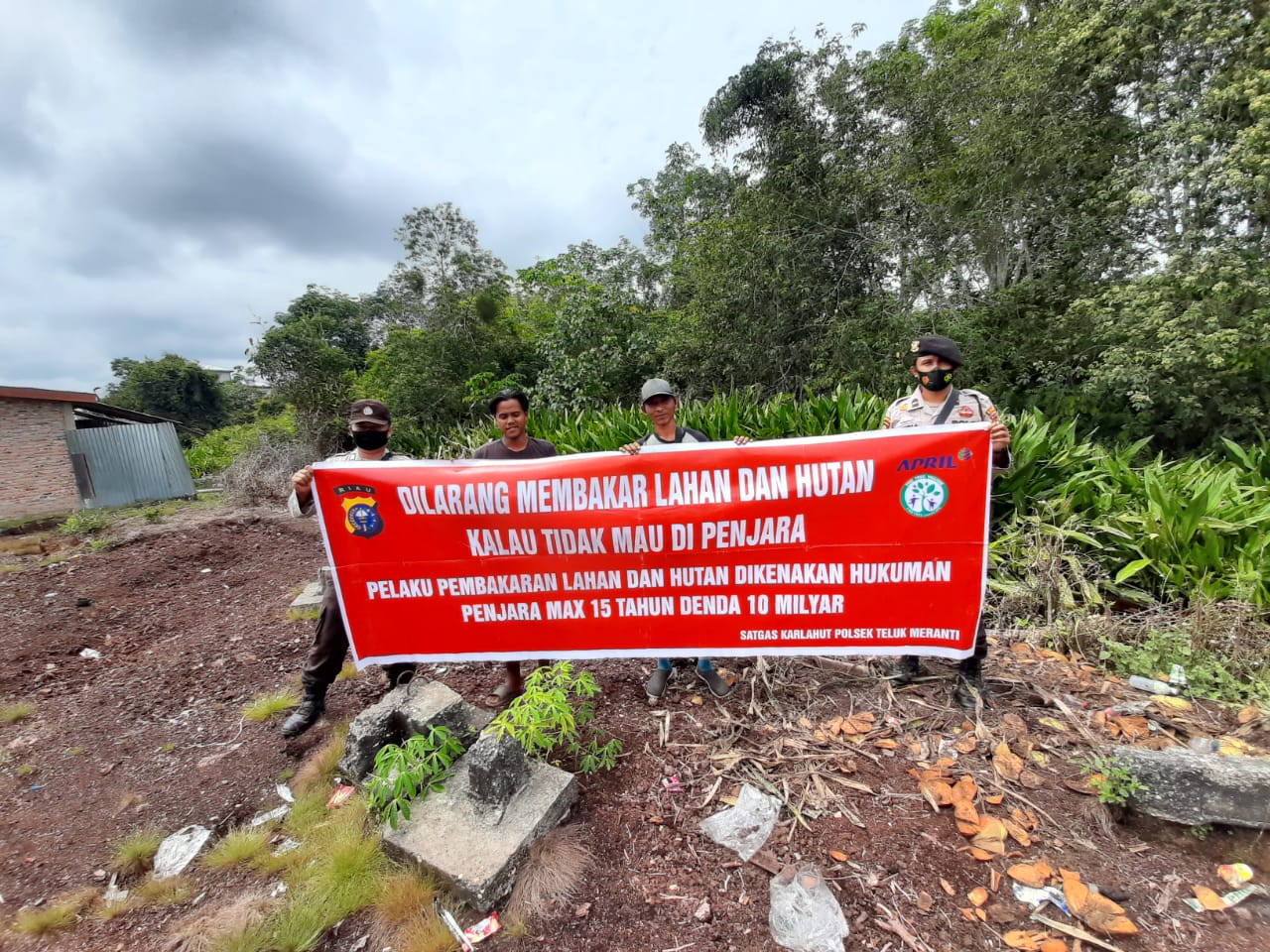 Antisipasi Kebakaran, Polsek Teluk Meranti Sosialisasi Karhutla dan Bagikan Maklumat Kapolda Riau