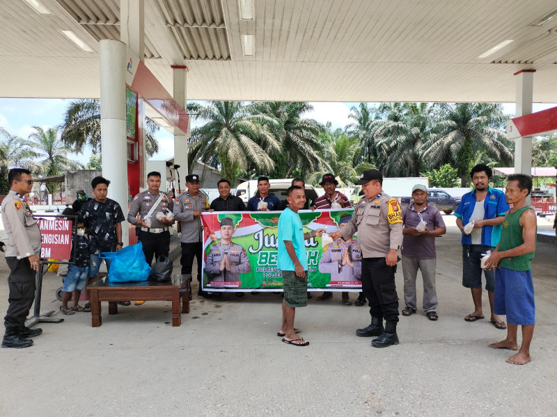 Pesan Damai Dari Polsek Kelayang Dalam Sebungkus Nasi