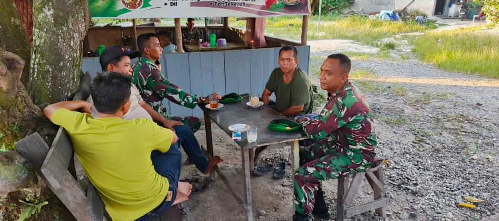 Babinsa Kampung Minas Timur Gencar Sosialisasi Bahaya Narkoba Kepada Masyarakat Sekitar