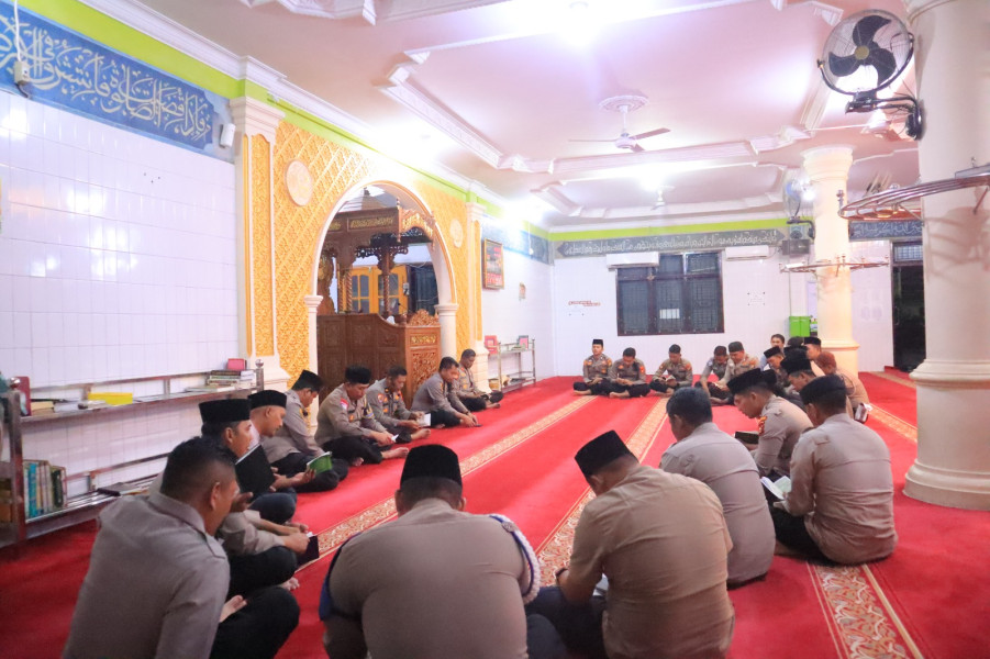 Kapolres Kampar Pimpin Pengajian Yasinan Rutin Malam Jumat,  Tunjukkan Komitmen Polri dalam Upaya Menjaga Kemanusiaan dan Ketenangan