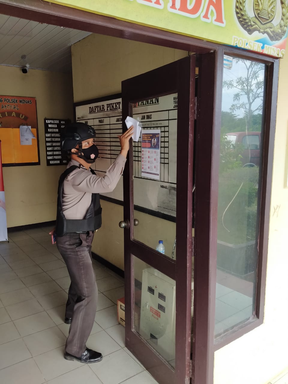 Polsek Minas Gelar Giat Bersih Untuk Sehat Polda Riau di Tempat Pelayanan Publik