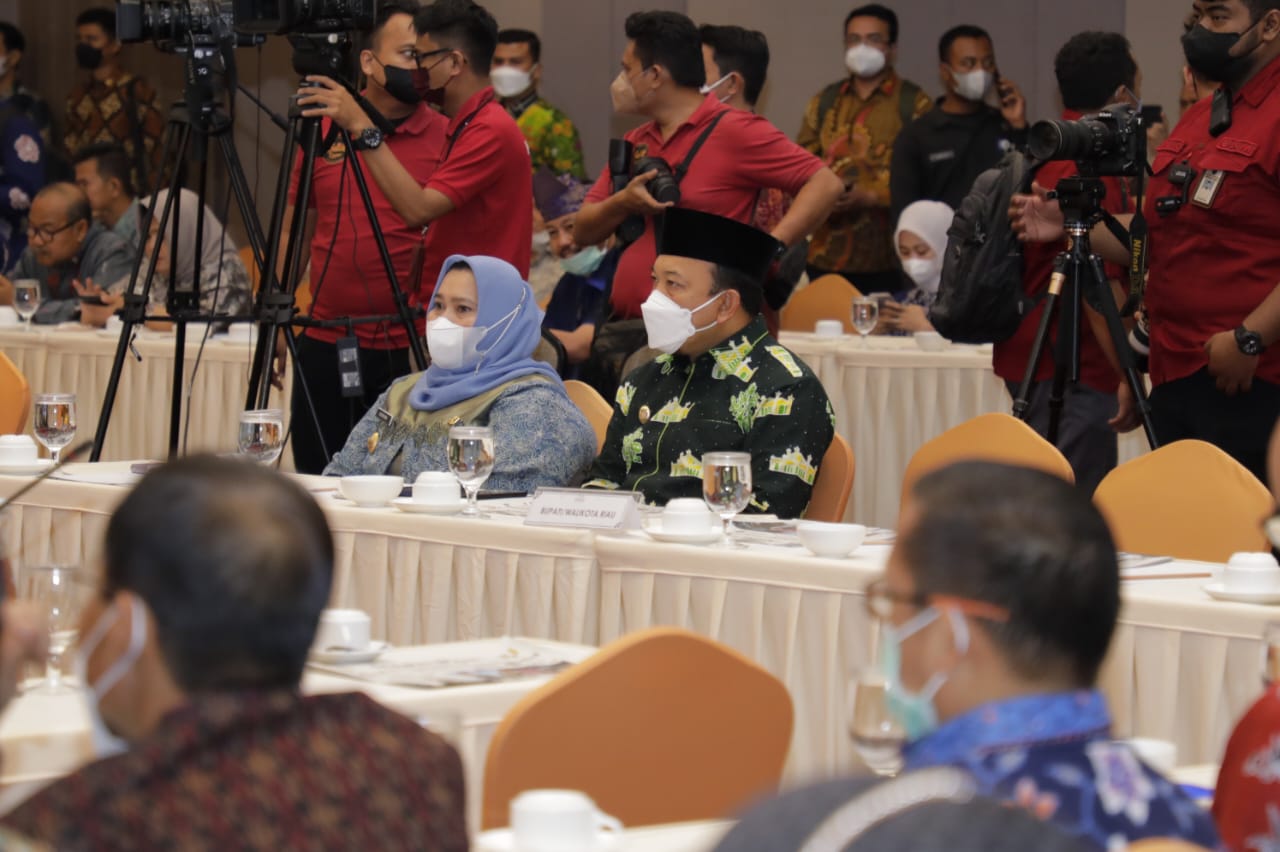 Wabup Siak Husni Merza Hadiri Rakor Gubernur Se-Sumatera di Pekanbaru