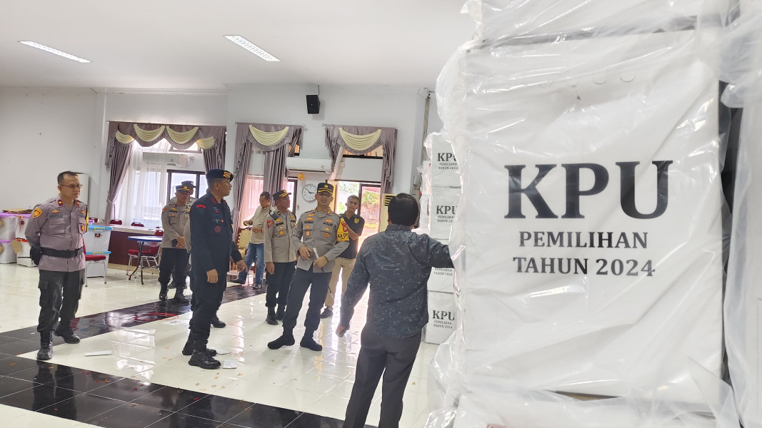 Bersama Tim Pamatwil Polda Riau, Kapolres Inhu Cek TPS Khusus dan TPS Rawan Banjir