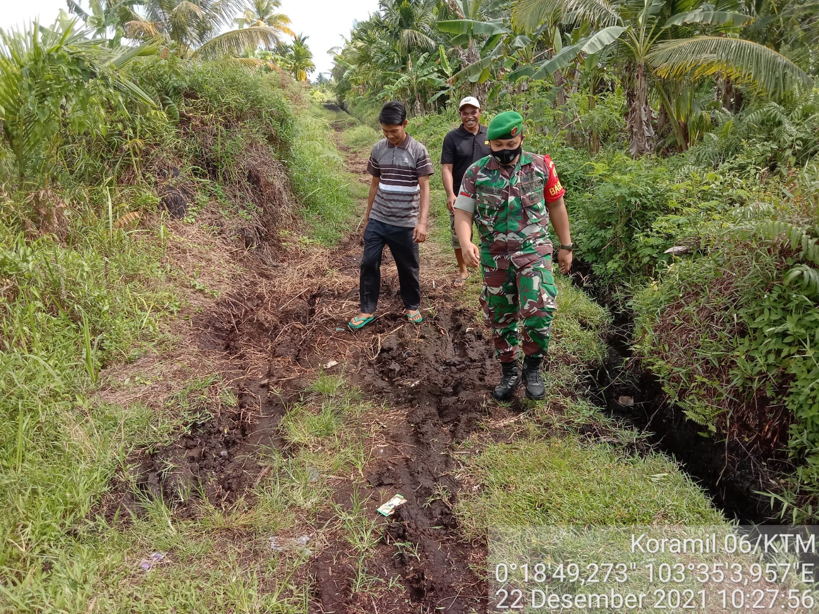 Praka Rizky B Berpatroli Karhutla Bersama Warga Diwilayah Binaan