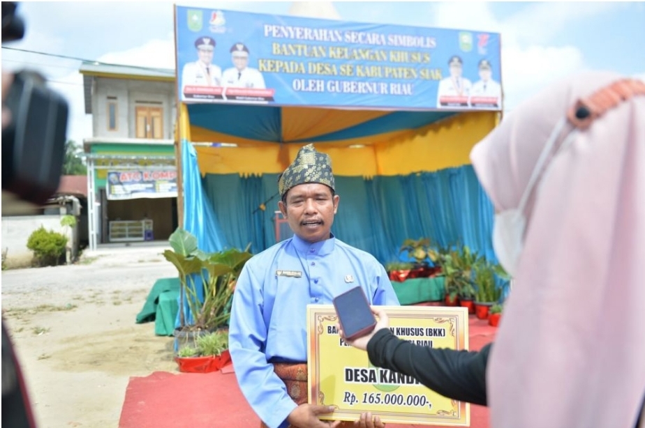 Terima BKK Desa, Penghulu Kampung Kandis Sebut Sangat Membantu Pendapatan Masyarakat Kampung