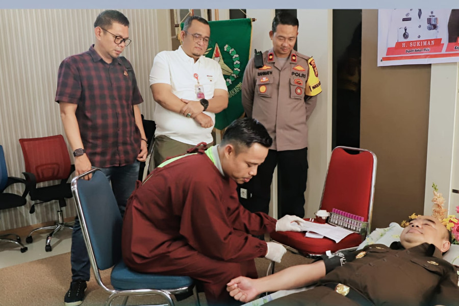 Sekda Rohul Hadiri Bakti Sosial Donor Darah Dalam Rangka Hari Bakti Adhyaksa Ke-64