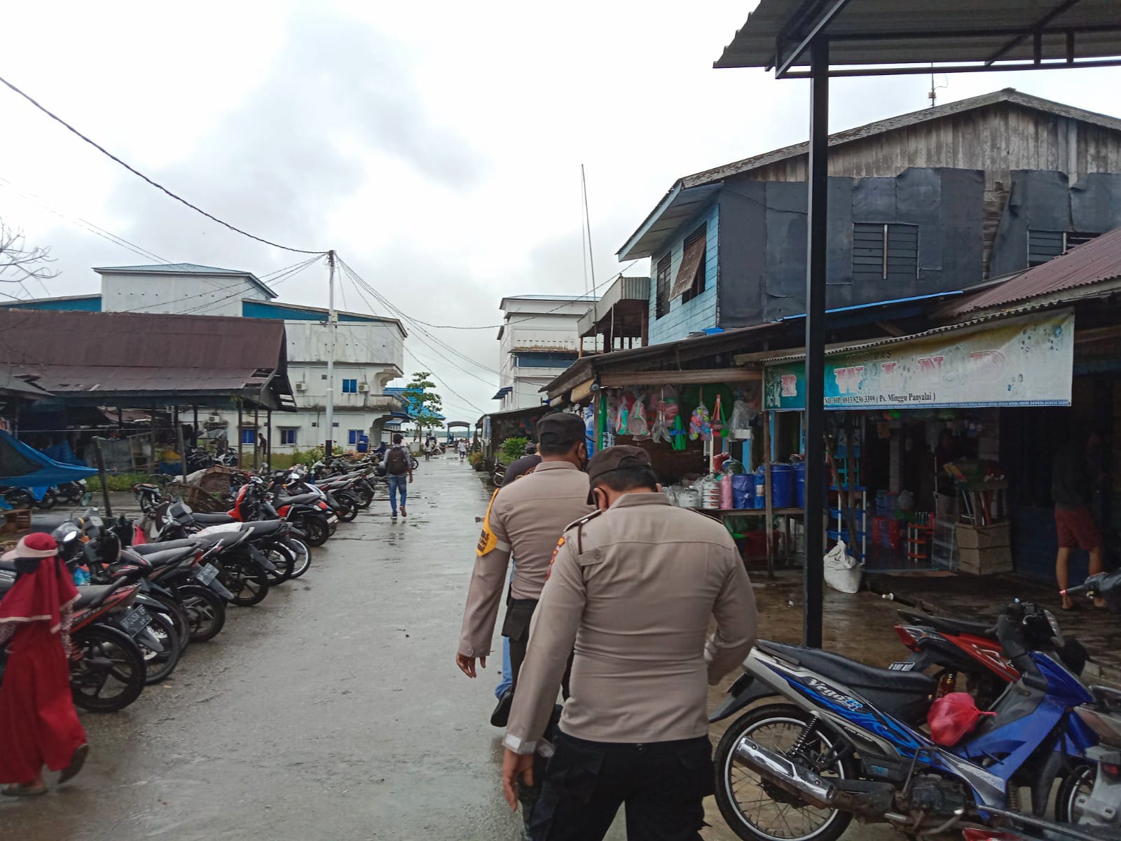 Patroli Cegah COVID-19, Polsek Kuala Kampar Beri Himbauan Prokes Di Pasar