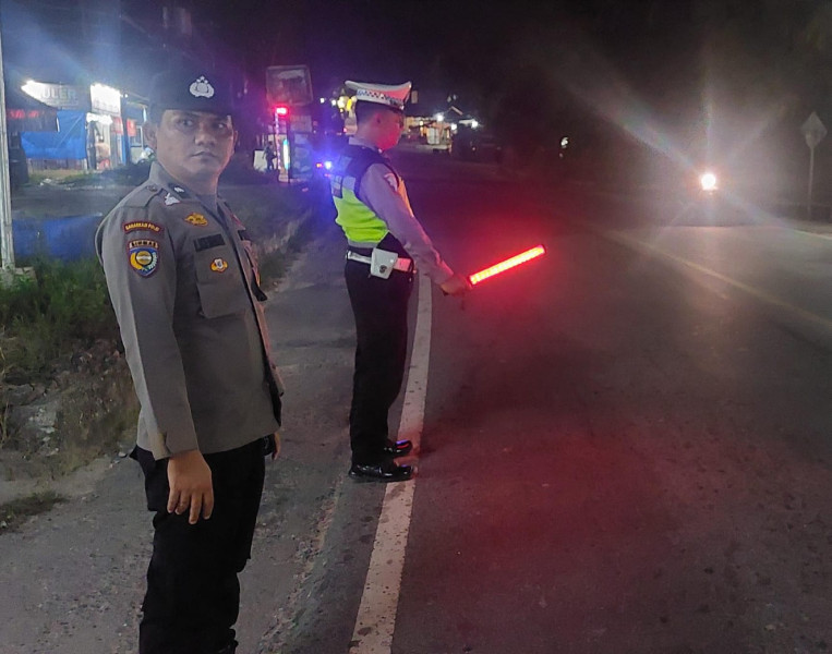 Antisipasi Gangguan Di Jalan Raya, Personil Polsek Minas Gencar Lakukan Patroli Blue Light