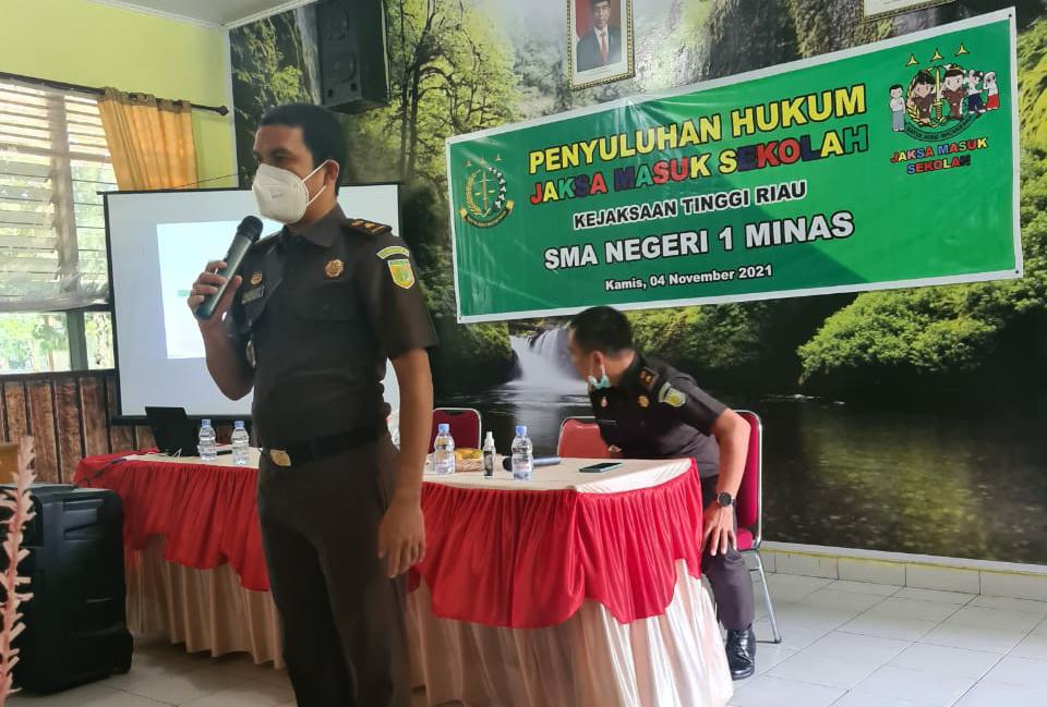 Jaksa Masuk Sekolah, Tim Kejati Riau Sambangi SMA N 1 Minas