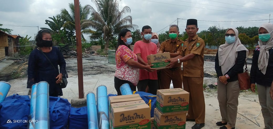 Dinsos Bengkalis Sambangi Warga Korban Kebakaran di Duri