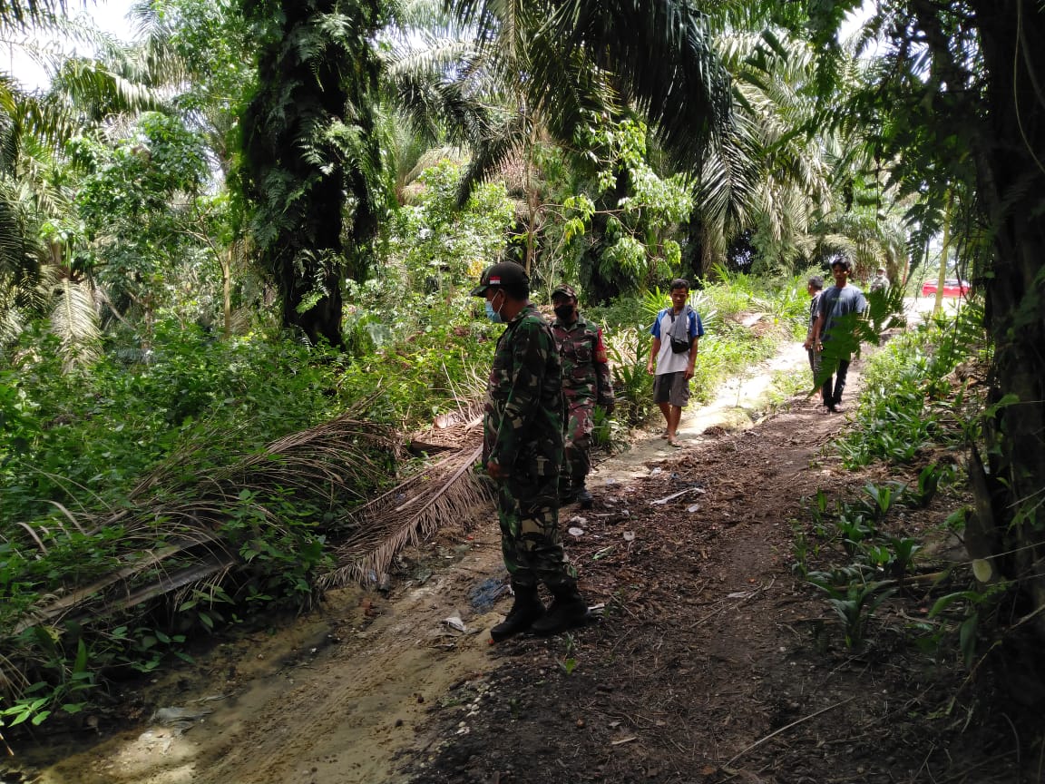 Antisipasi Terjadinya Karhutla, Serka Risman Girsang Ajak Masyarakat Sungai Selodang Berpatroli 