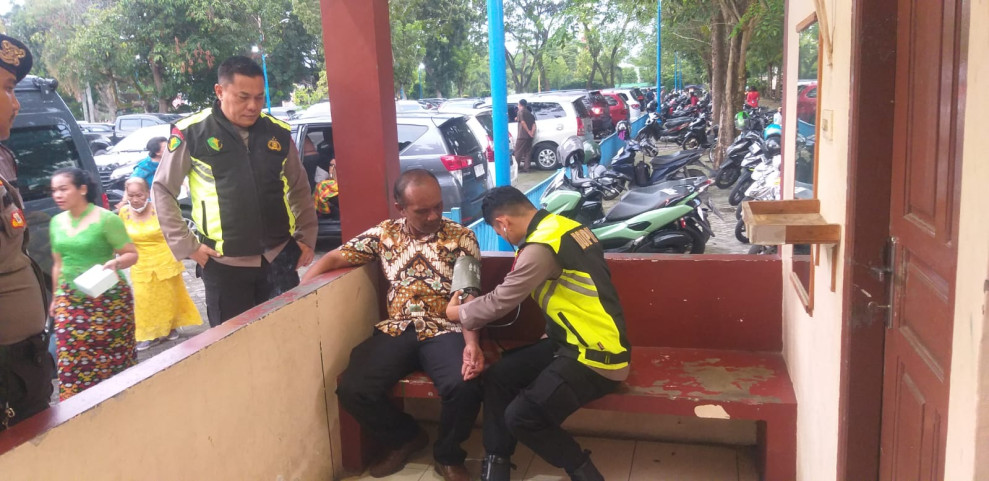 Satgas Banops Dokkes Ops Lilin - LK 2023-2024 Polda Riau Laksanakan Patroli dan Pelayanan Kesehatan Preventif, Preemtif dan Kuratif