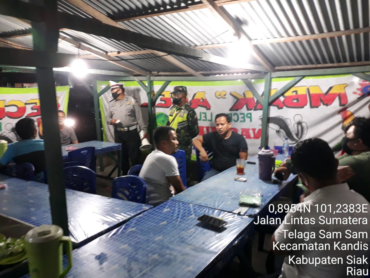 Serma G Munthe & Kopda Ketut Dampingi Tim Sosialisasi Penerapan Aturan Disiplin Protokol Kesehatan