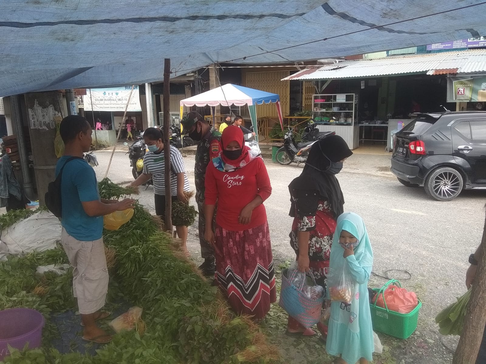 Serda Parjuni Lakukan Sosialisasi Prokes Terhadap Masyarakat di Pasar Minas