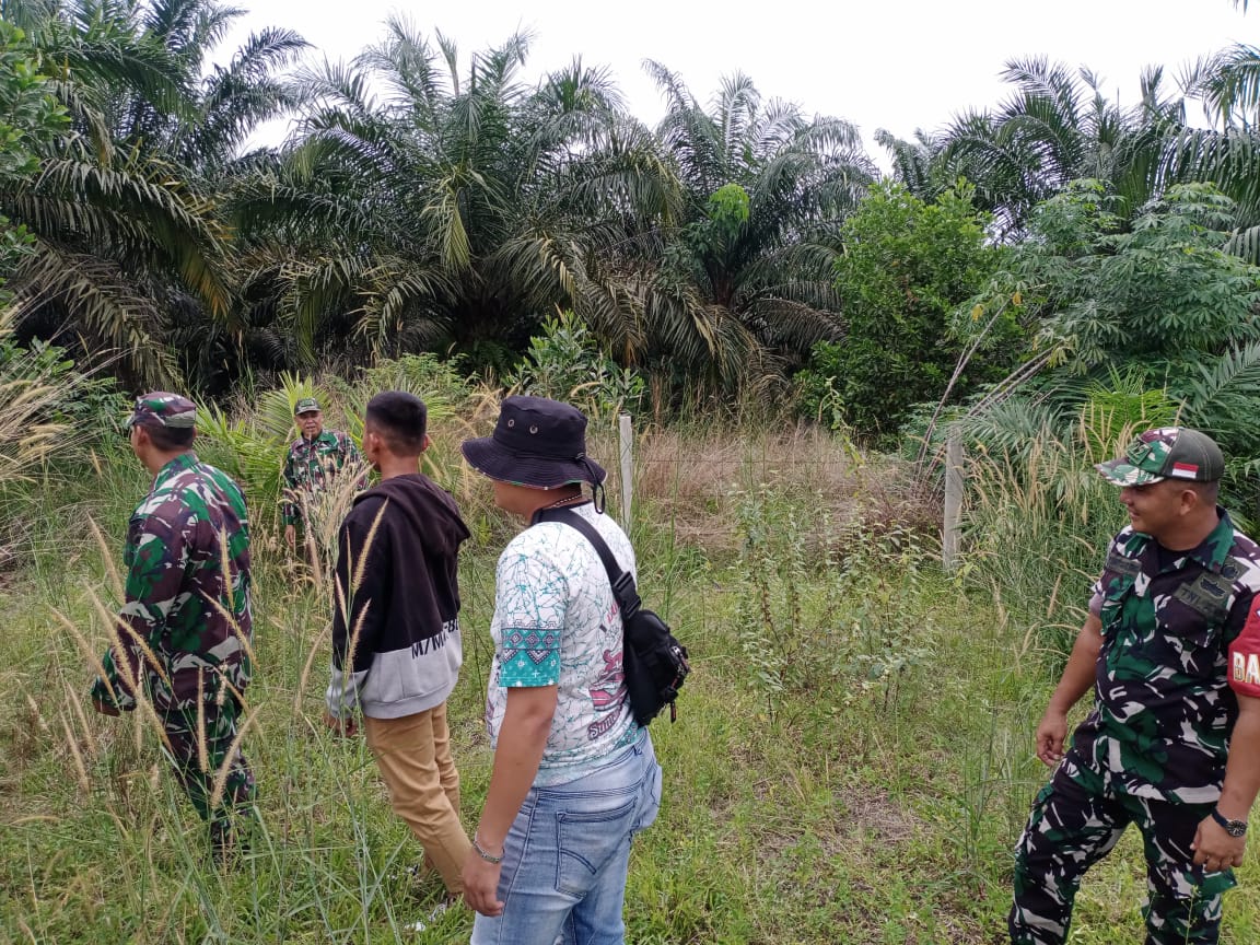 Cegah Terjadinya Karhutla, Sertu Nuril Zapri Ajak Masyarakat di Rantau Bertuah Berpatroli 