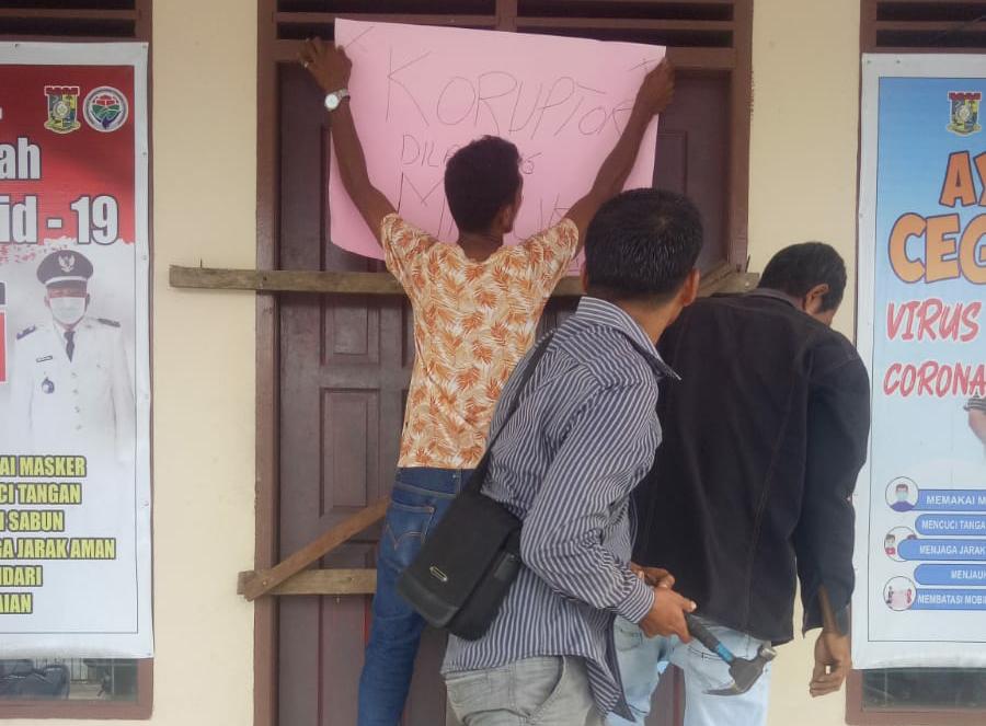 Kantor Desa Tanjung Alai Sempat Disegel Warga, [Koruptor Dilarang Masuk] Zulpan Selaku Kades Bungkam