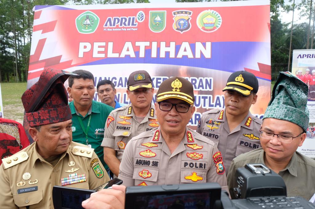 Polda Riau Berangkatkan 11 Relawan Ikuti Pelatihan Ke Lokasi Karhutla Rupat-Bengkalis