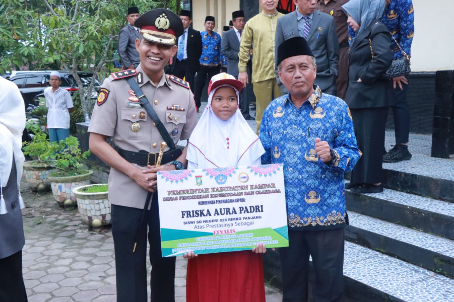 Kapolres Kampar Hadiri Upacara Hardiknas,  Tunjukkan Dukungan Polri terhadap Dunia Pendidikan