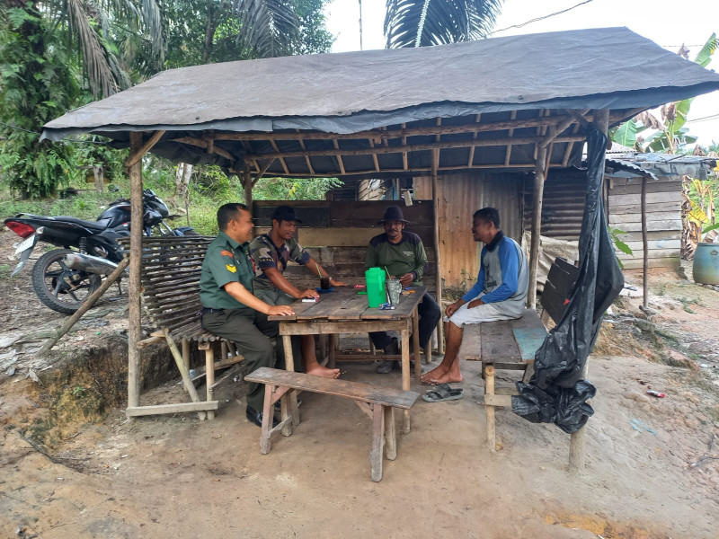 Di Kampung Maredan, Serka Afrisal Rutin Ajak Warga Binaannya Agar Peduli Kebersihan Lingkungan & Kesehatan
