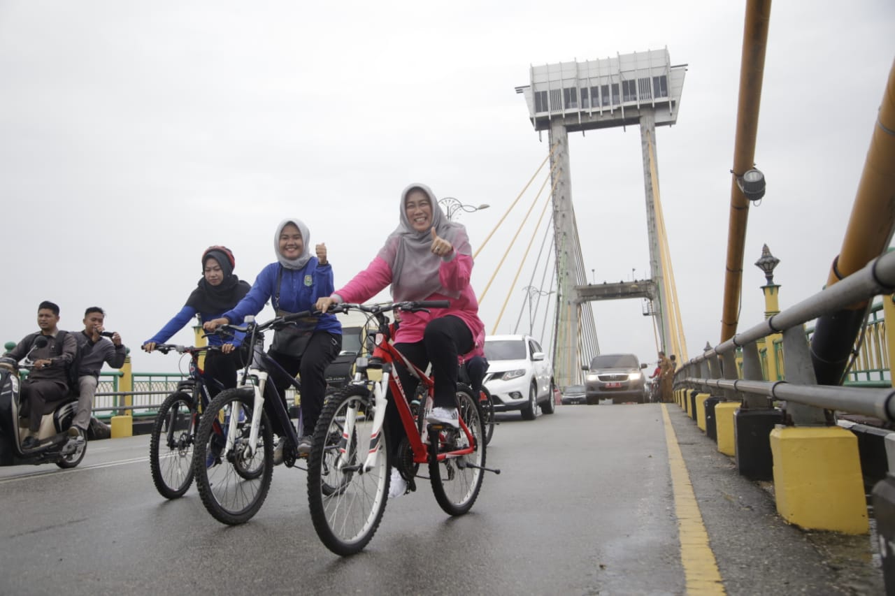 Gowes Sepeda Keliling Siak, Ketua Bhayangkari Riau Jatuh Hati Dengan Kerapian dan Kebersihan Kota