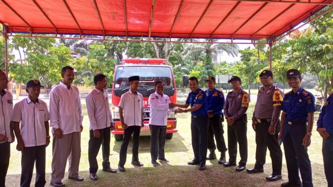 Kadis Damkar Erizon SE, Lansung Menyerahkan 1 Unit Mobil Damkar Ke Desa Sukamulya, Bukit Sembilan, Laboy Jaya, Bukit Payung