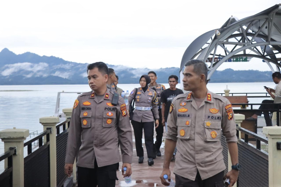 Kapolres Kampar Patroli Jelajah Wisata di Henferd Land,  Pastikan Keamanan dan Kenyamanan Wisatawan,  Himbau Masyarakat Waspada dan Jaga Anak-Anak