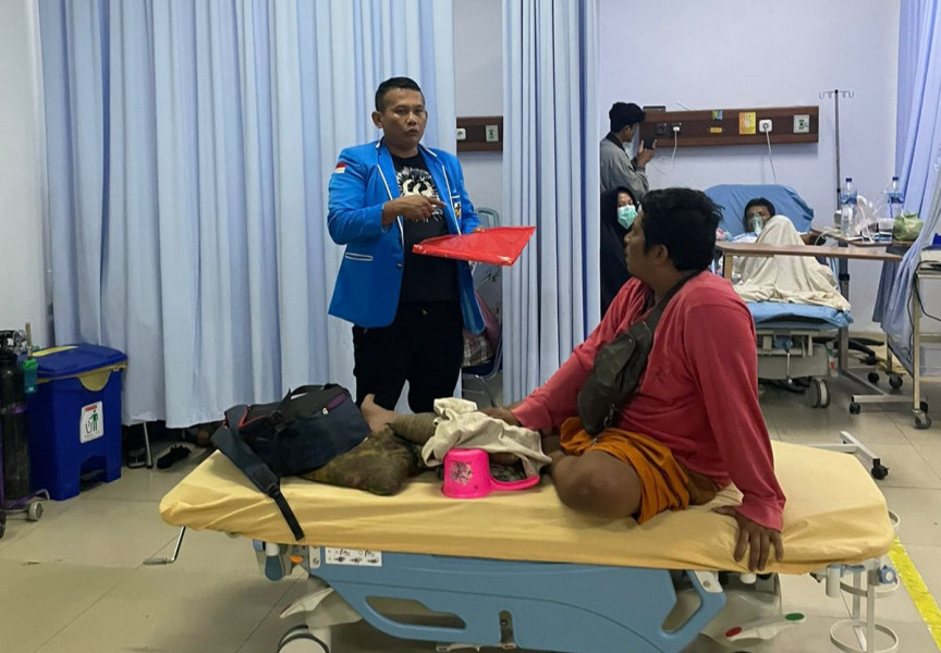 Respon Cepat, Ketua KNPI DPD II Siak Bantu Pengobatan Warga Rohil Kurang Mampu Penderita Patah Tulang