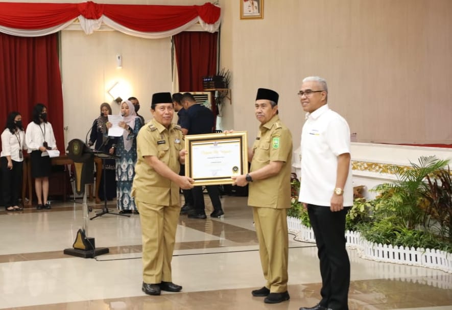 Bupati H. Sukiman Terima Penghargaan Anugerah Treasury Award dari DJPb Riau