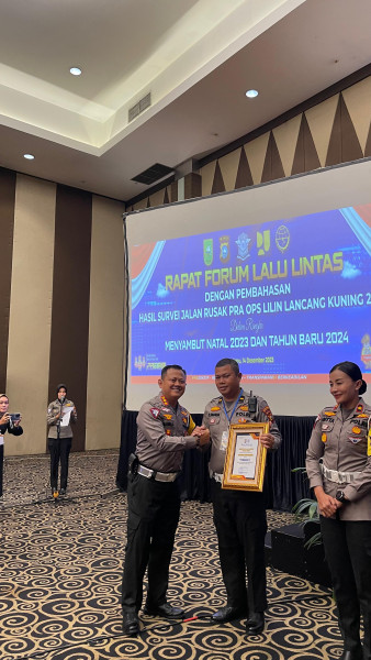 Bulan Tertib Helm, Polres Pelalawan Terima Penghargaan Satlantas Terbaik Satu Se - Polda Riau