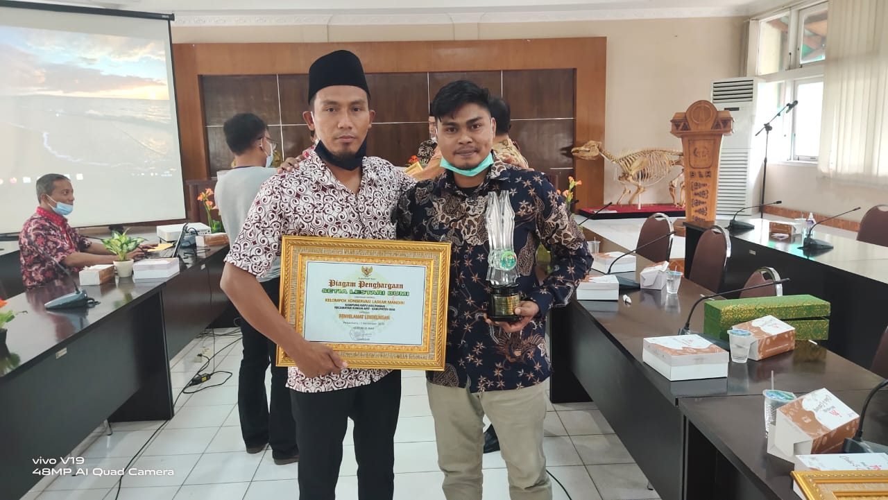 Kelompok Laskar Mandiri Kayu Ara Permai Terima Penghargaan Setia Lestari Bumi Dari Pemprov Riau